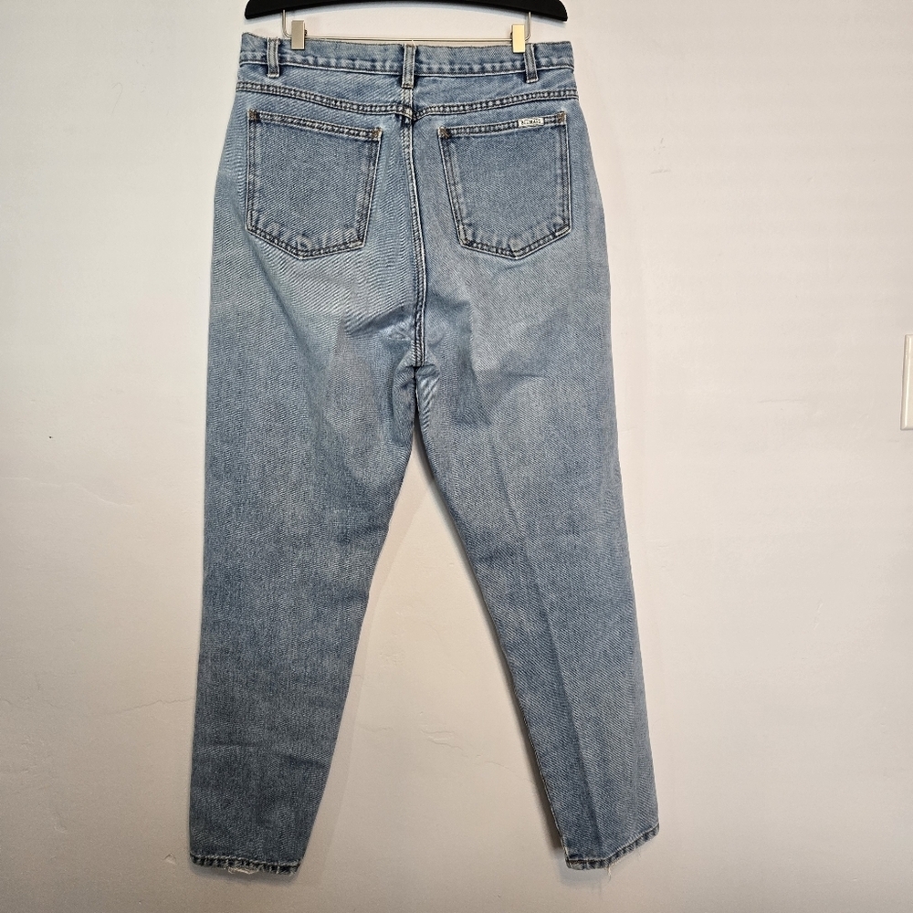 VTG 80s Bill Blass Denim Mom Jeans in a Light Wash - Picture 2 of 11